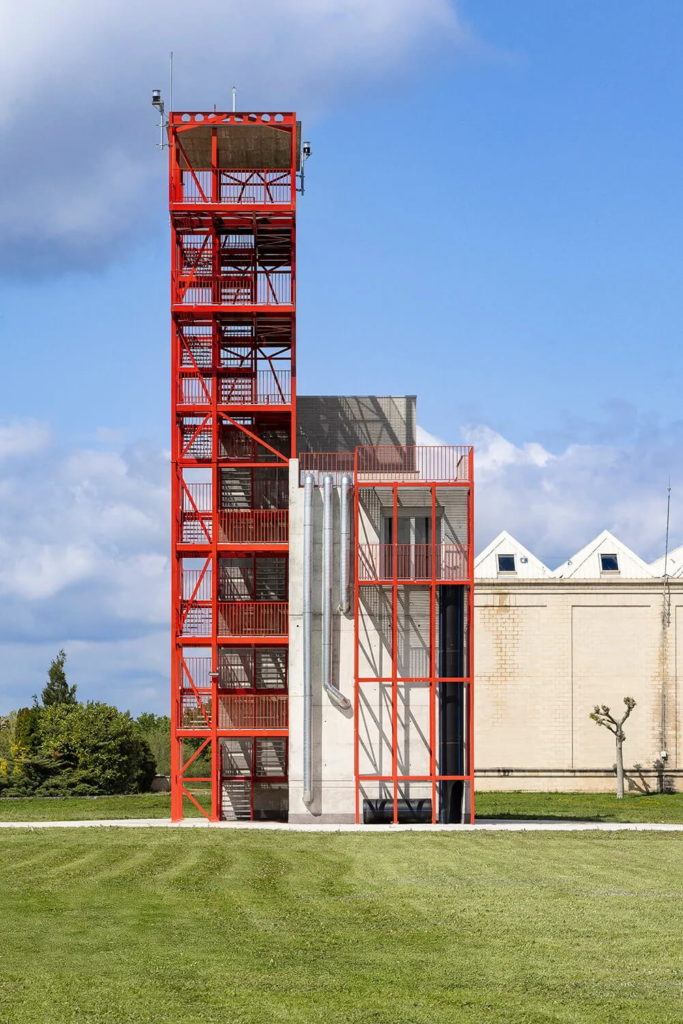 Torre de Entrenamiento para los Cuerpos de Extinción y Salvamento de la AVPE, en Arkaute. 